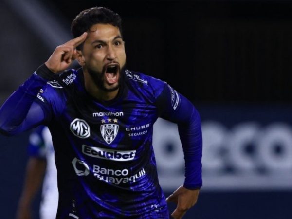 El colombiano Jeison Medina podría recaer en Liga de Quito.
