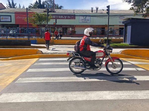El corredor peatonal de la 6 de Diciembre alcanza el 50 % de avance