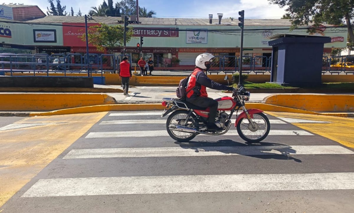 El corredor peatonal de la 6 de Diciembre alcanza el 50 % de avance