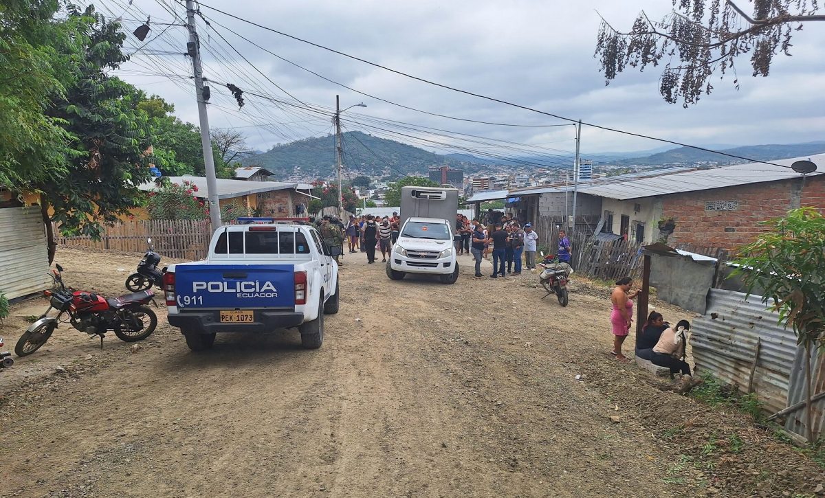El cuerpo de Cristhian Moreira fue trasladado al centro forense de Manta para la autopsia de rigor.
