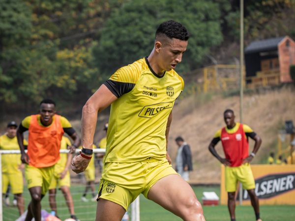El delantero manabita Miguel Parrales podría ser titular con Bacelona SC, en el duelo ante Liga de Quito.