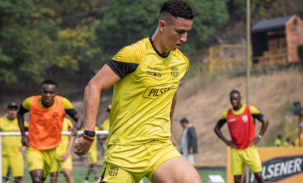 El delantero manabita Miguel Parrales podría ser titular con Bacelona SC, en el duelo ante Liga de Quito.