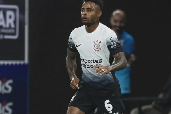 El ecuatoriano Diego Palacios alistaría su regreso a la MLS tras un año para el olvido en el Corinthians de Brasil