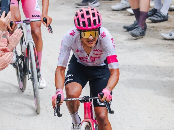 El ecuatoriano Richard Carapaz, en el podio del Giro de Italia 2025
