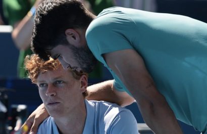 El español Carlos Alcaraz conquistó el torneo de Cincinnati tras la retirada del italiano Jannik Sinner