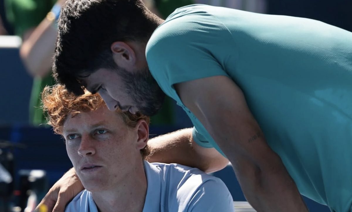 El español Carlos Alcaraz conquistó el torneo de Cincinnati tras la retirada del italiano Jannik Sinner