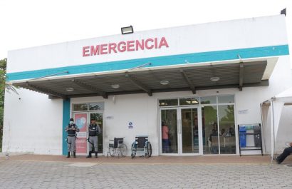 El menor permanece en el Hospital Básico El Carmen.