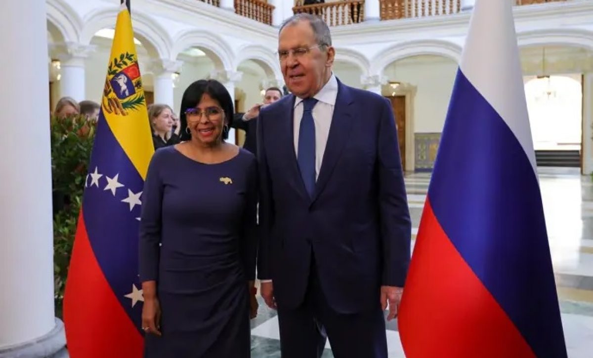 El ministro de Exteriores de Rusia, Sergei Lavrov, y la vicepresidenta de Venezuela, Delcy Rodríguez. FOTO Europa Press.
