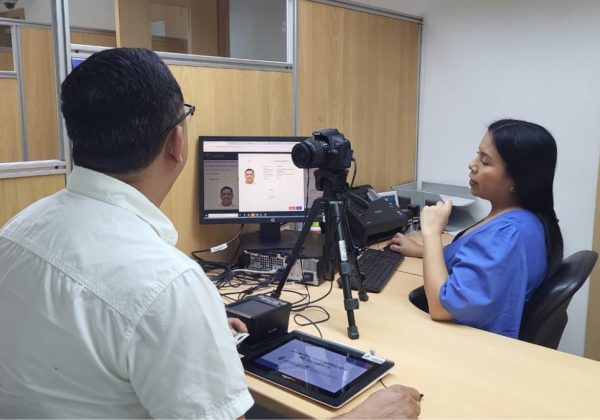 El pasaporte, en Ecuador, se emite sin turno en varias agencias del Registro Civil y se entrega en menos de una hora. (Registro Civil)