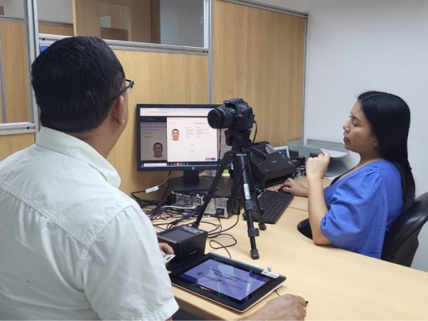 El pasaporte, en Ecuador, se emite sin turno en varias agencias del Registro Civil y se entrega en menos de una hora. (Registro Civil)