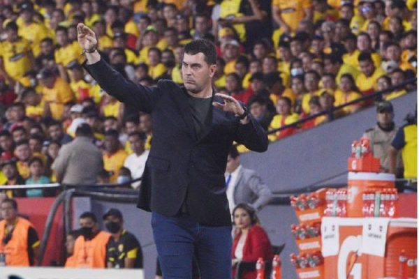 El técnico español Ismael Rescalvo llegaría entre jueves o viernes a Ecuador.