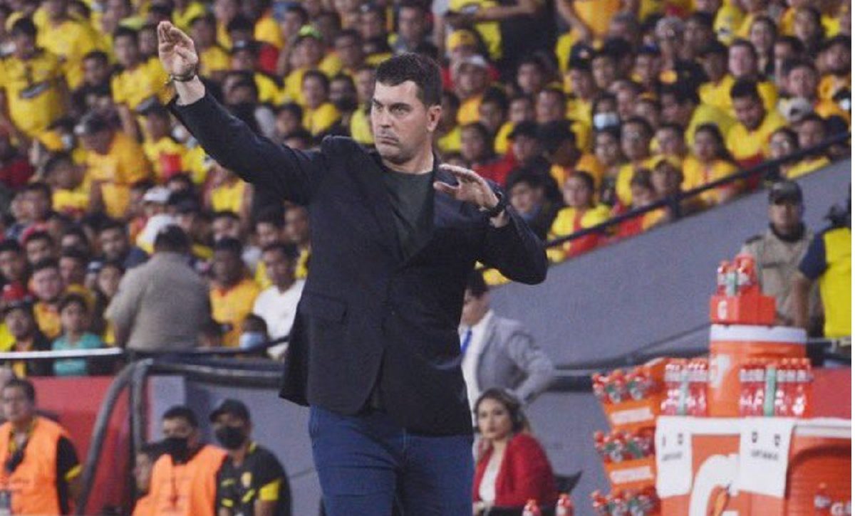 El técnico español Ismael Rescalvo llegaría entre jueves o viernes a Ecuador.