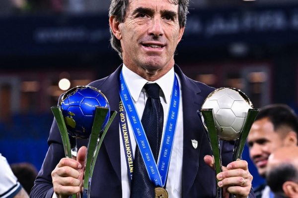 El técnico uruguayo Guillermo Almada.