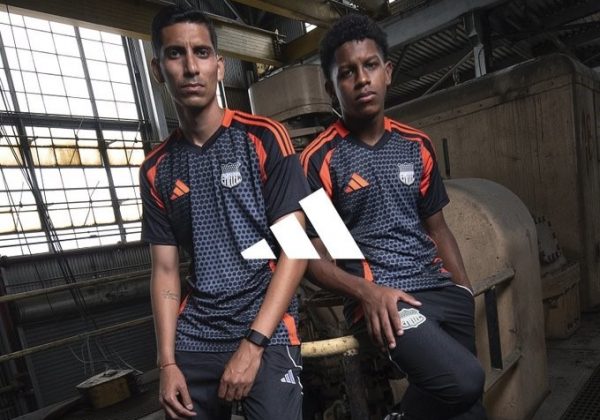 Emelec presenta camiseta conmemorativa y se alista para enfrentar a Mushuc Runa