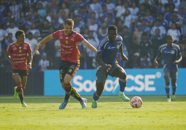 Emelec rescata un punto ante Deportivo Cuenca pese a jugar con diez
