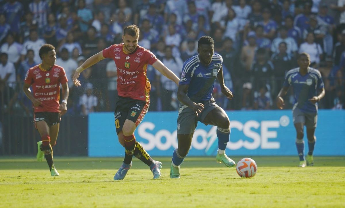 Emelec rescata un punto ante Deportivo Cuenca pese a jugar con diez
