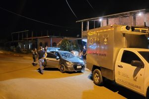 En el carro quedaron los orificios de los proyectiles disparados para asesinar a Carlos Franco.