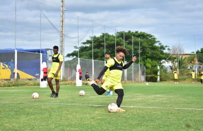 Érick Mendoza, delantero de Delfín SC.