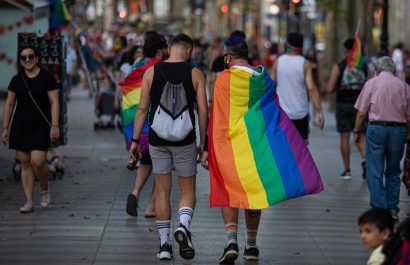 EuropaPress_3210694_manifestacion_orgullo_lgbti_2020_plaza_universitat_barcelona_lema_tenemos-scaled-1