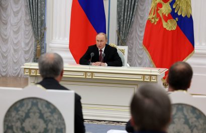 Foto/ Europa Press: Vladimir Putin informa a su cúpula de seguridad sobre el resultado de la cumbre de Alaska con Trump.
