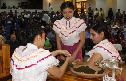 Estudiantes de la carrera de artes escénicas. de la Universidad San Gregorio, realizaron presentaciones artísticas.