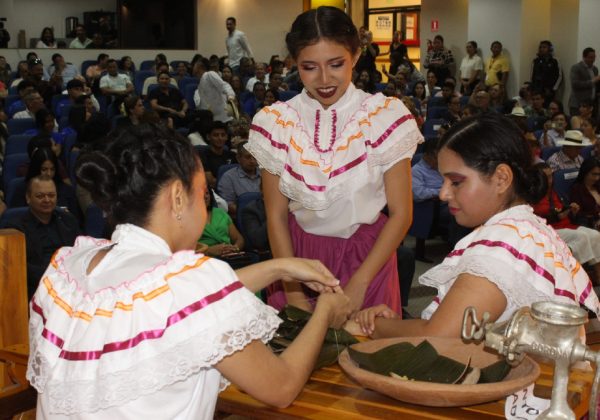 Estudiantes de la carrera de artes escénicas. de la Universidad San Gregorio, realizaron presentaciones artísticas.