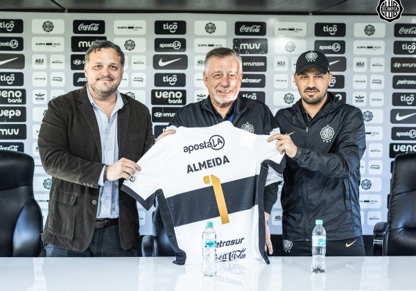 Éver Hugo Almeida asume por quinta vez como DT de Olimpia hasta 2026