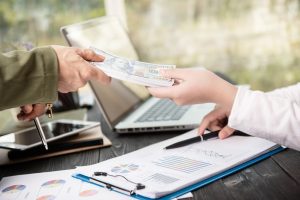 Exclusión financiera en Ecuador: solo 3 de cada 10 ecuatorianos acceden a préstamos bancarios