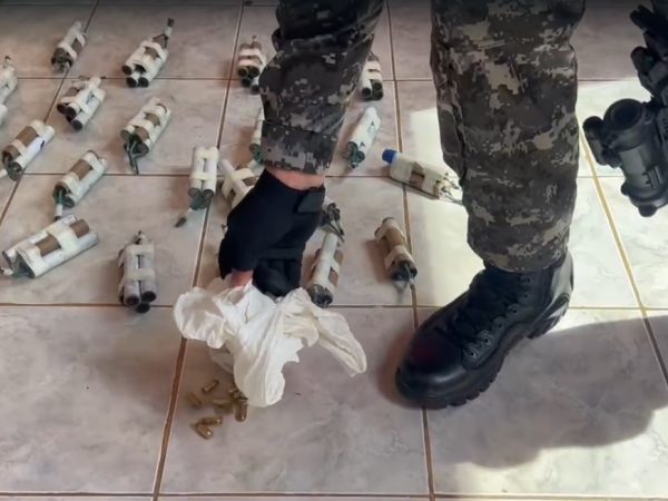 Fuerzas Armadas y Policía ejecutan operativos conjuntos en distrito Manta, contra banda de extrosionadores que estaba lista para operar.