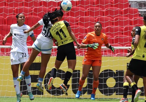 Dragonas IDV, LDU, Barcelona SC y U. Católica van por la final de la Superliga Femenina.