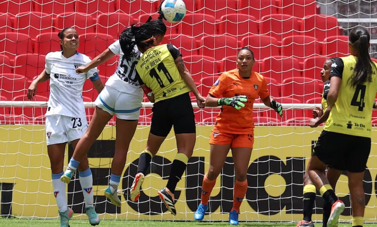 Dragonas IDV, LDU, Barcelona SC y U. Católica van por la final de la Superliga Femenina.