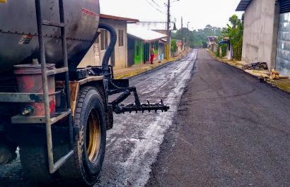 Falta de asfalto detiene obras viales en Santo Domingo y afecta movilidad en varios sectores urbanos