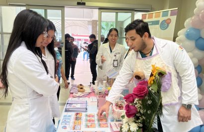 En la feria del Hospital Verdi Cevallos, se brindó información sobre la importancia de la lactancia materna.
