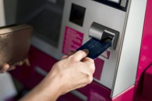 Feriado en Ecuador ¿cómo funcionarán los servicios bancarios del 9 al 11 de agosto?