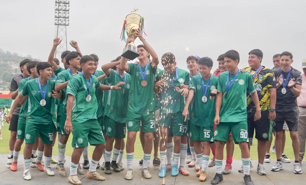 Formativas de Liga de Portoviejo ganaron el Mundialito Portoviejo Cup 2025 en la Sub 15