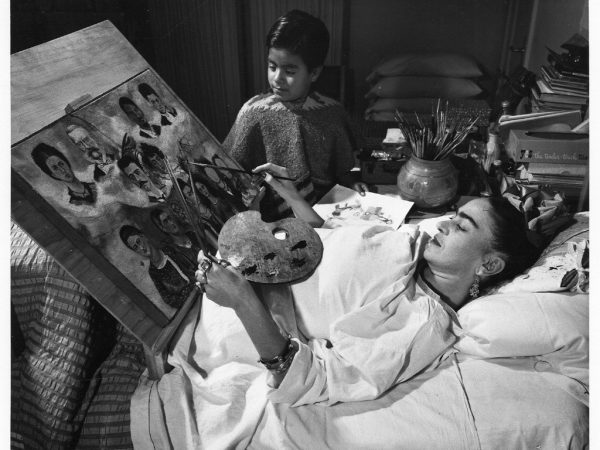 La última etapa de la vida de Frida Kahlo fue una tremenda tortura. Además de las dolencias en la espalda, tuvo que ver cómo se le amputaba una pierna.