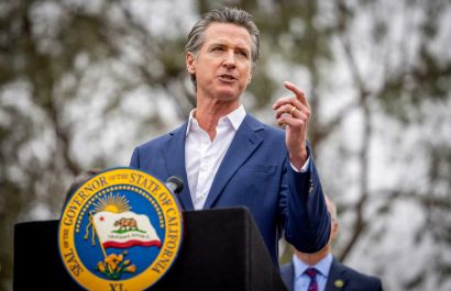 El gobernador de California, Gavin Newsom, se posiciona como un firme opositor a las políticas de Donald Trump.