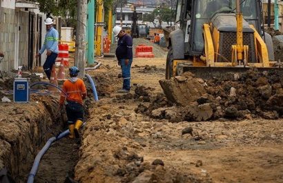 El proyecto de Interagua, con un costo de $1.5 millones, incluye la reposición de tuberías y la mejora del drenaje pluvial.