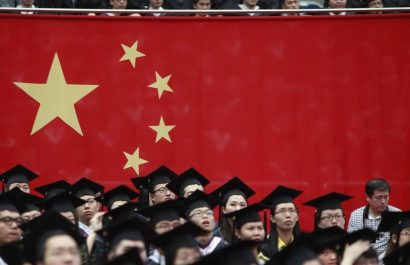 EE.UU. rechaza visa a estudiante China en medio de restricciones migratorias.