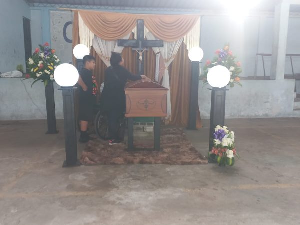 Guardia es asesinado en un local de comida al finalizar su turno en Santo Domingo