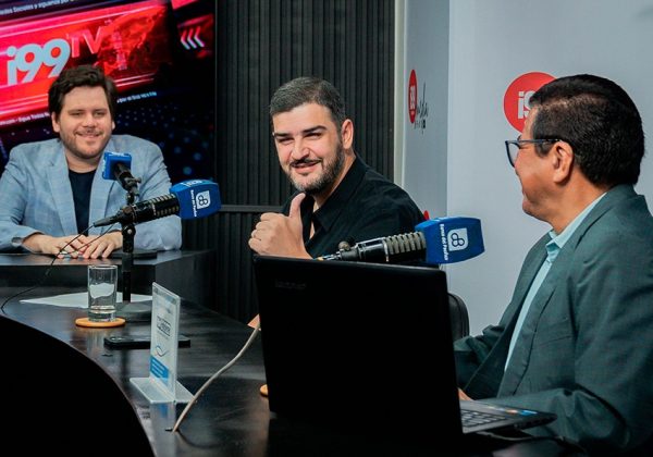 El alcalde de Guayaquil Aquiles Alvarez abordó temas como contratación pública, eutanasias en Proanimal, agua potable y fundaciones.