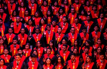 240 jóvenes guayaquileños culminaron estudios técnicos gracias a un programa municipal que impulsa carreras técnicas.
