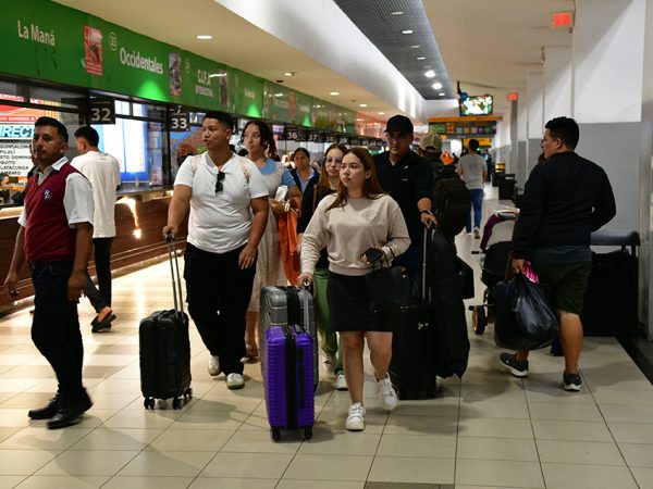 Más de 210 mil pasajeros viajaron desde las terminales terrestres de Guayaquil durante el feriado de agosto, con seguridad y coordinación.