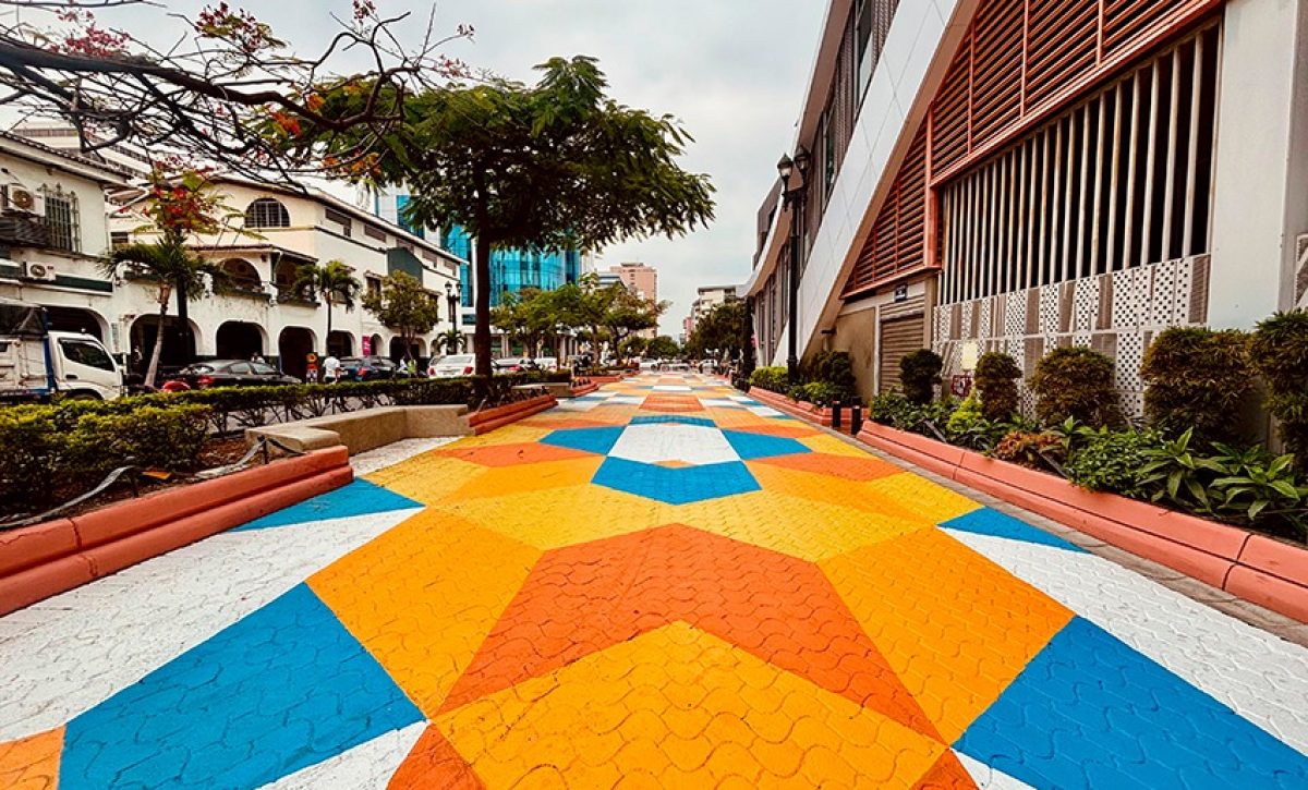 El Municipio de Guayaquil interviene la avenida 9 de Octubre para mejorar la seguridad vial y la movilidad peatonal.