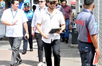 Municipio de Guayaquil inspeccionó comercios en La Atarazana y La FAE para verificar permisos municipales y cumplimiento de normativas.
