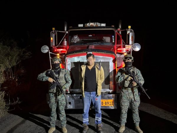 Un hombre fue detenido y acusado por el delito de tráfico de combustible.