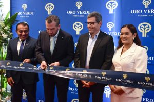 Directivos de la cadena hotelera Oro Verde, realizaron el corte de cinta de la apertura del hotel en Portoviejo.