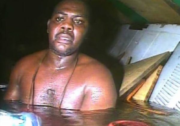 Harrison Okene, un cocinero nigeriano, sobrevivió tres días atrapado bajo el agua a 30 metros de profundidad.