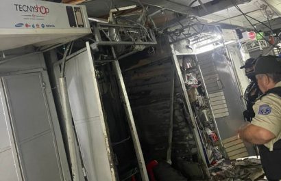 Imagen de la destrucción que dejó un ataque con explosivos en la Bahía.