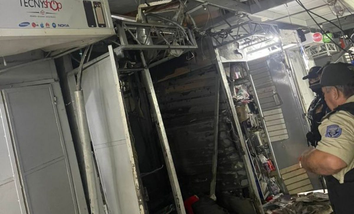 Imagen de la destrucción que dejó un ataque con explosivos en la Bahía.
